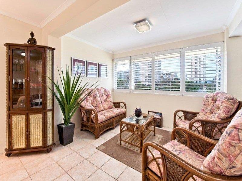 25 Pacific Street, Main Beach QLD 4217