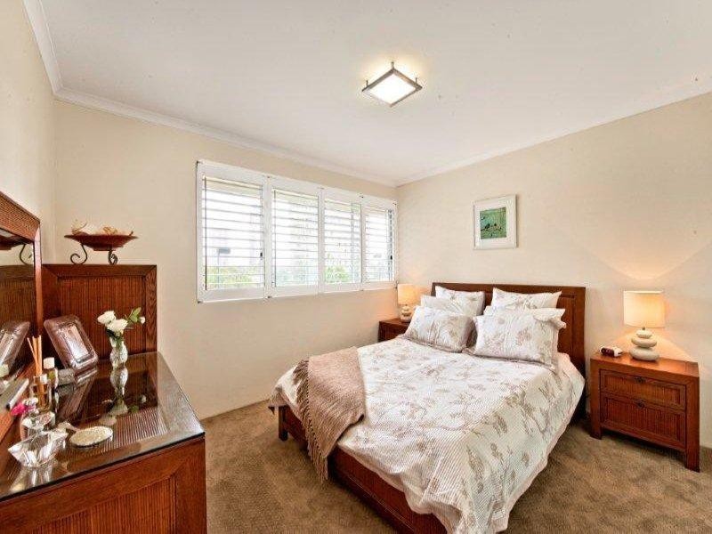 25 Pacific Street, Main Beach QLD 4217