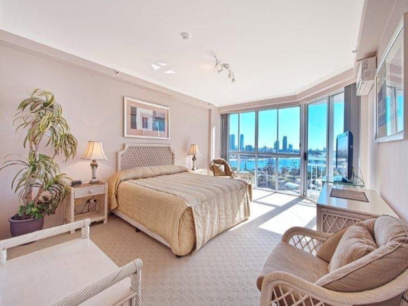 17 Hughes Avenue, Main Beach QLD 4217