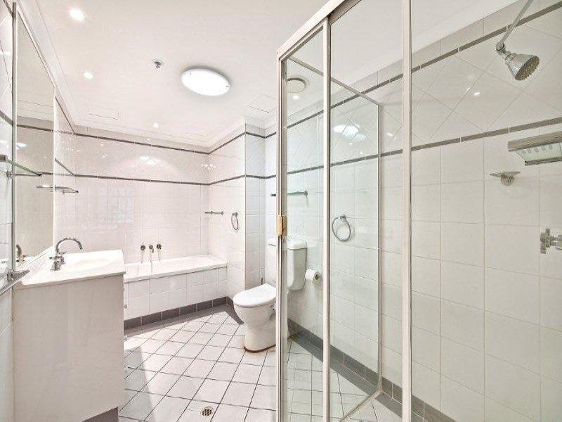 17 Hughes Avenue, Main Beach QLD 4217