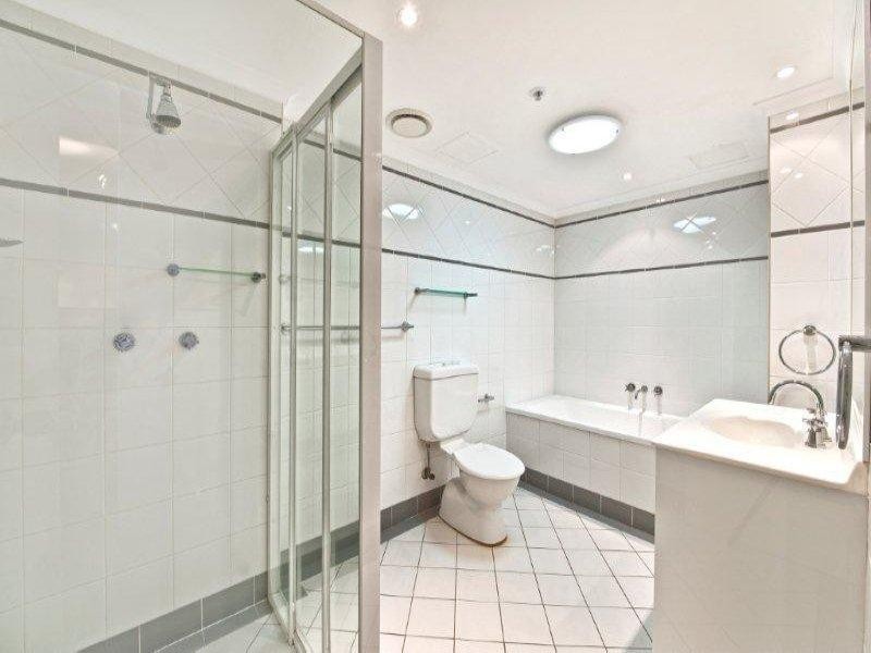 17 Hughes Avenue, Main Beach QLD 4217