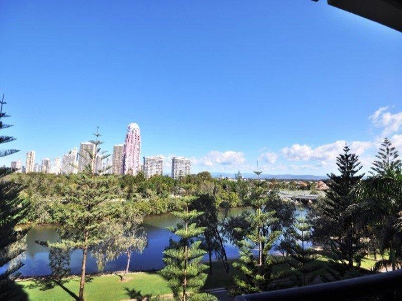 24 Breaker Street, Main Beach QLD 4217