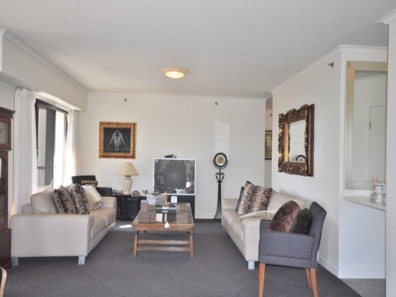 24 Breaker Street, Main Beach QLD 4217