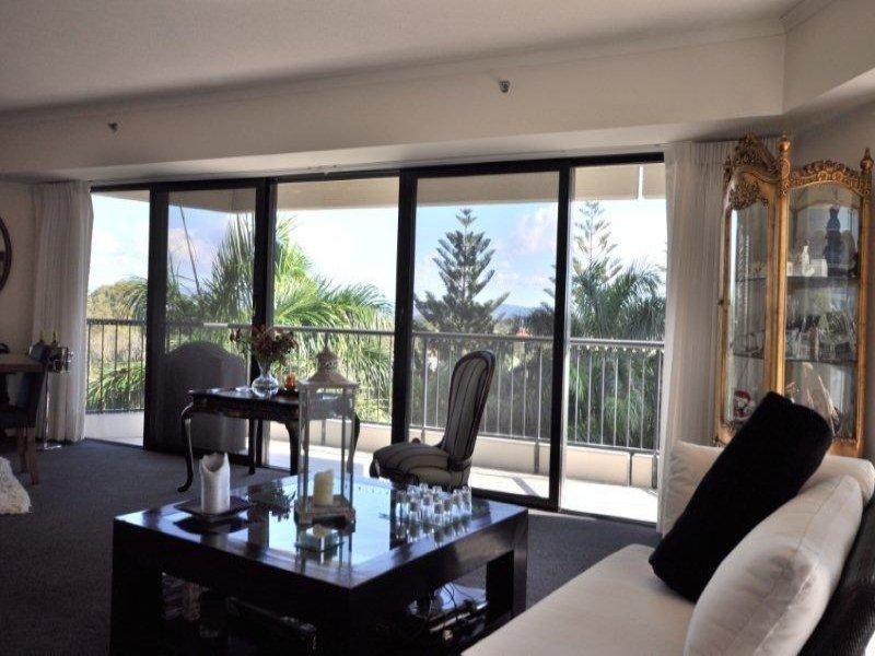 24 Breaker Street, Main Beach QLD 4217