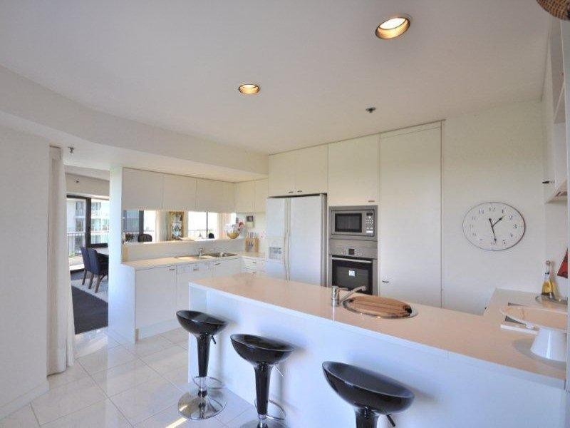 24 Breaker Street, Main Beach QLD 4217