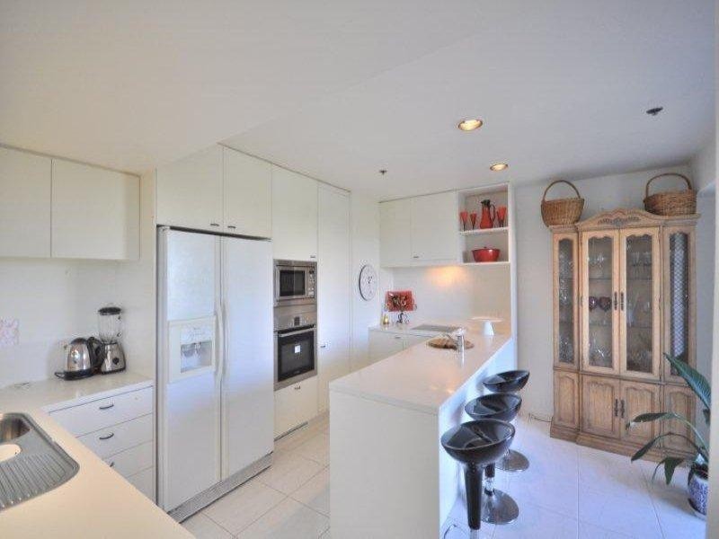 24 Breaker Street, Main Beach QLD 4217