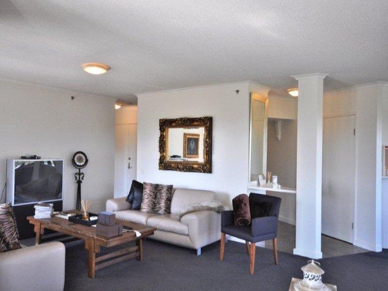 24 Breaker Street, Main Beach QLD 4217