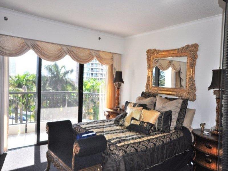 24 Breaker Street, Main Beach QLD 4217