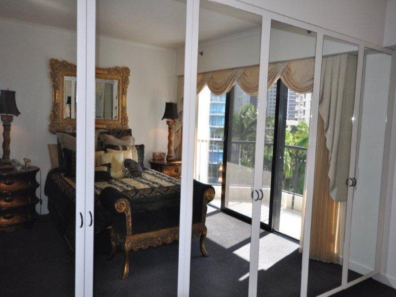 24 Breaker Street, Main Beach QLD 4217