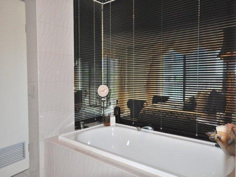 24 Breaker Street, Main Beach QLD 4217