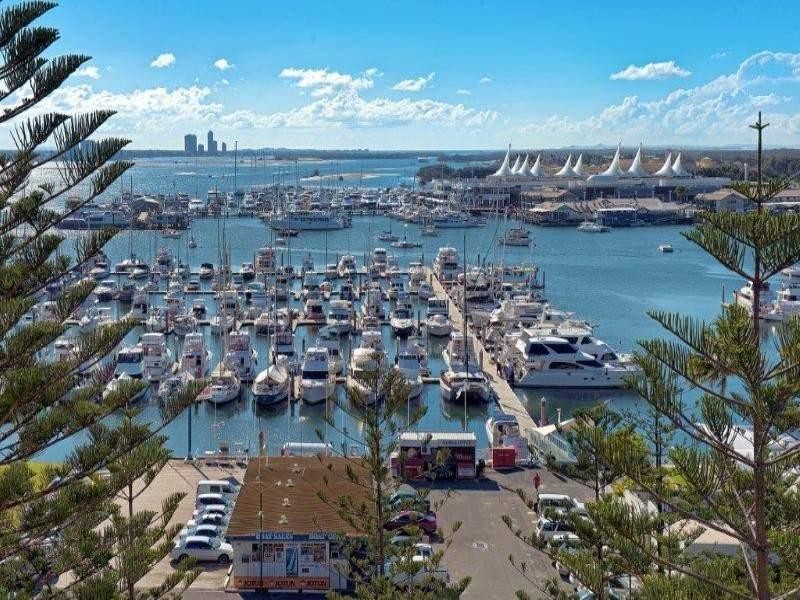 18 Macarthur Parade, Main Beach QLD 4217