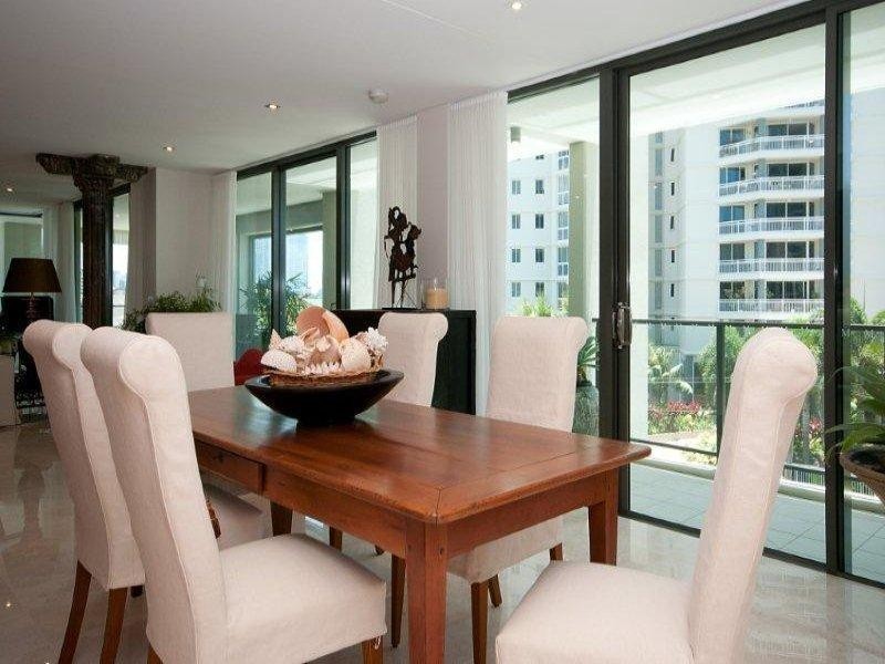 24 Hughes Avenue, Main Beach QLD 4217