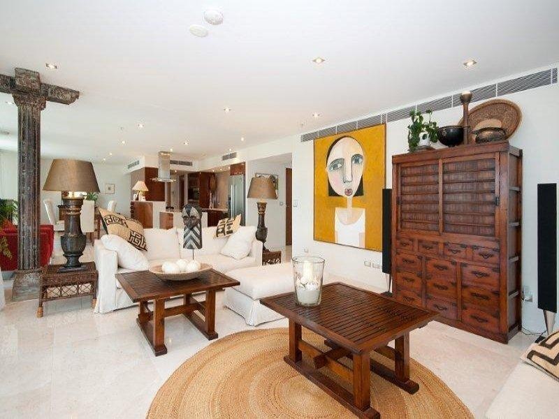 24 Hughes Avenue, Main Beach QLD 4217