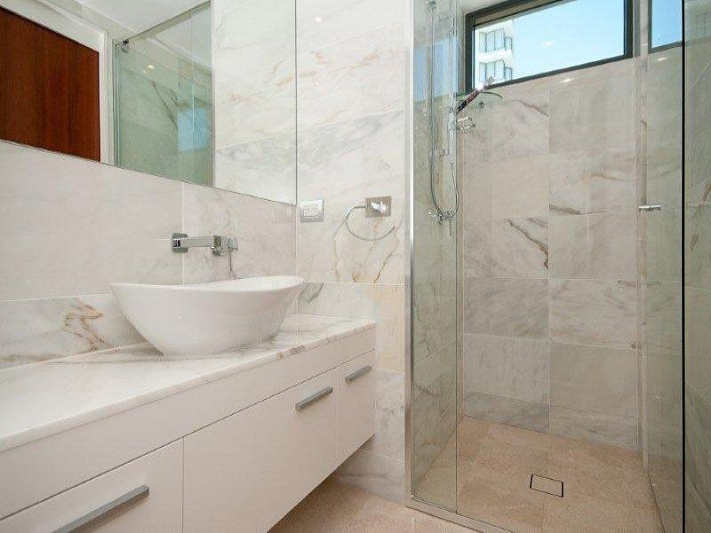 24 Hughes Avenue, Main Beach QLD 4217