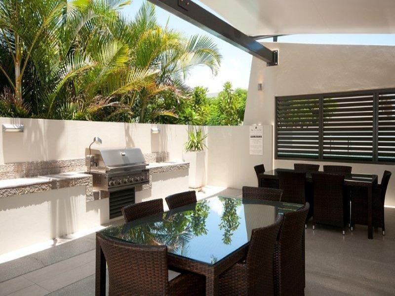 24 Hughes Avenue, Main Beach QLD 4217