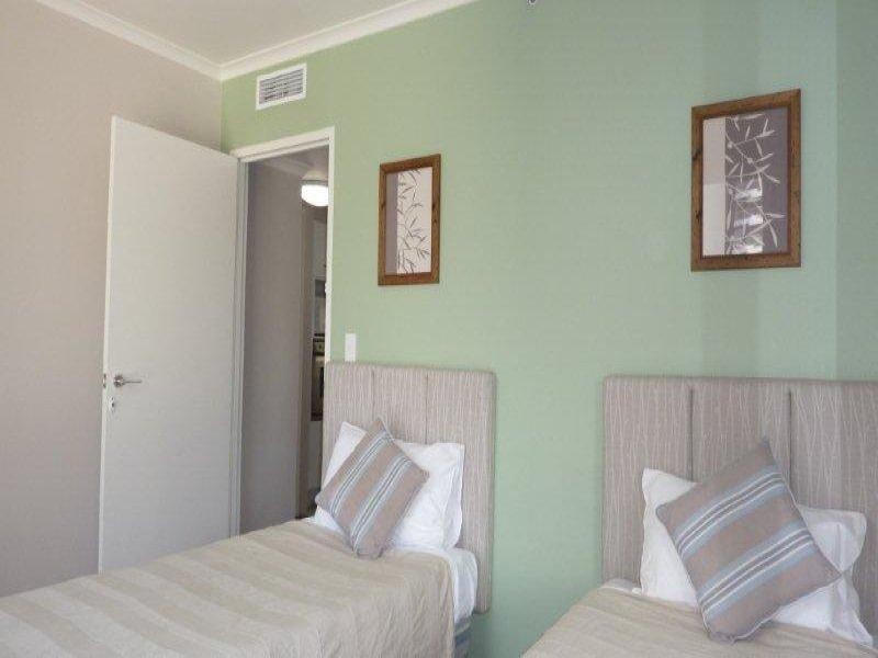 59 Pacific Street, Main Beach QLD 4217