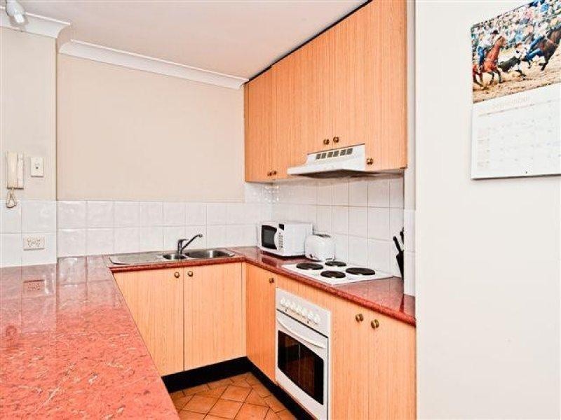 7 Purli Street, Chevron Island QLD 4217