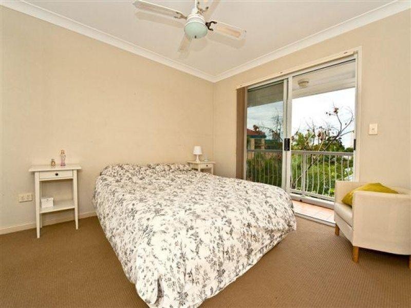 7 Purli Street, Chevron Island QLD 4217