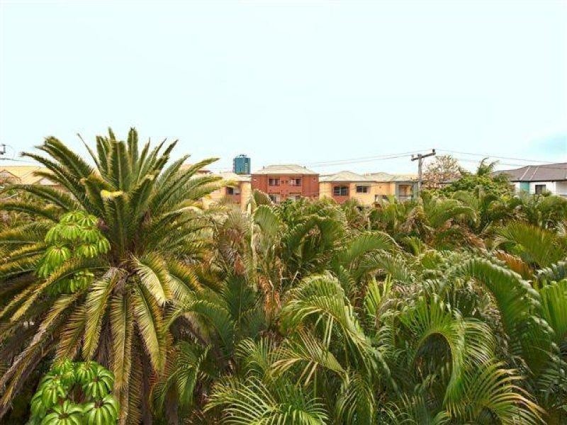 7 Purli Street, Chevron Island QLD 4217