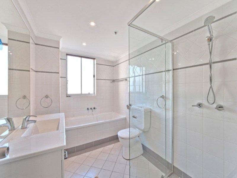 11 Hughes Avenue, Main Beach QLD 4217