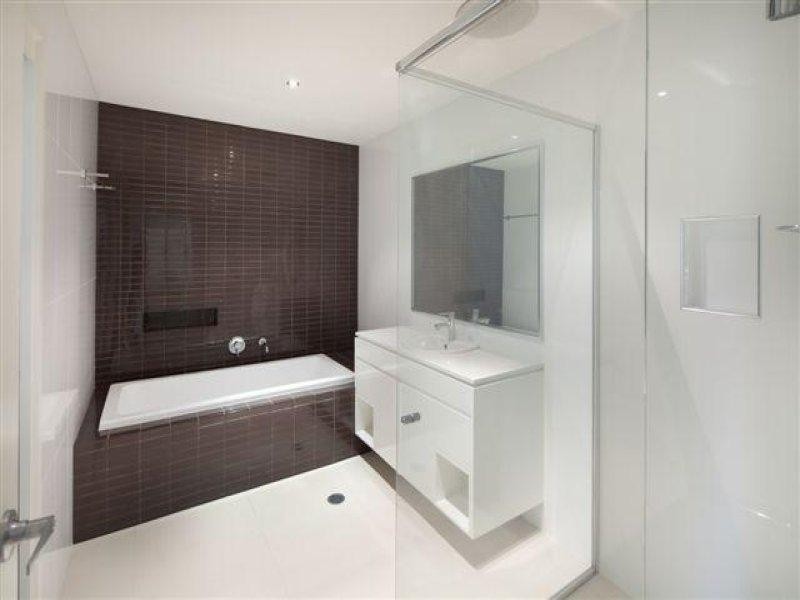 5 and 9 Tashey Court, Bundall QLD 4217