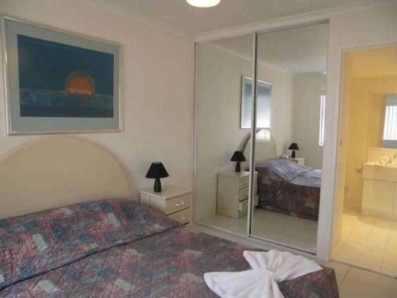 1 Cronin Avenue, Main Beach QLD 4217