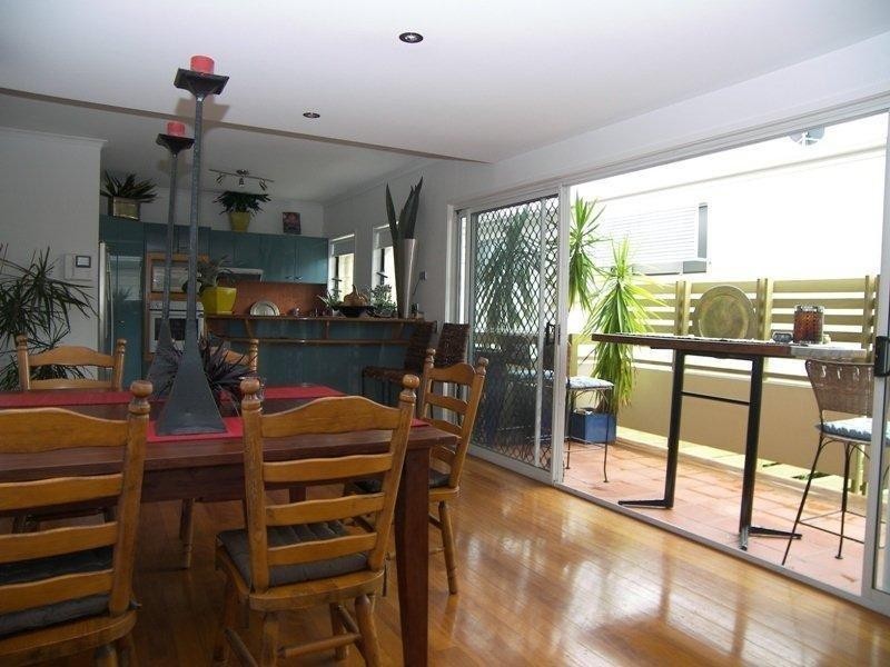 55 Cronin Avenue, Main Beach QLD 4217