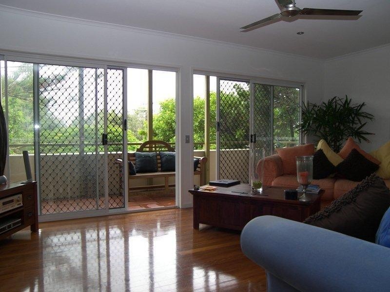 55 Cronin Avenue, Main Beach QLD 4217