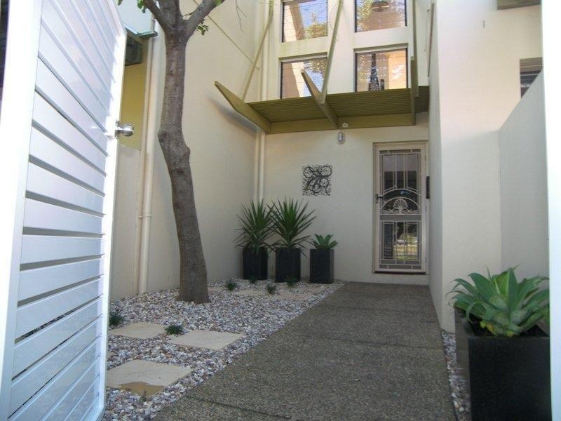 55 Cronin Avenue, Main Beach QLD 4217