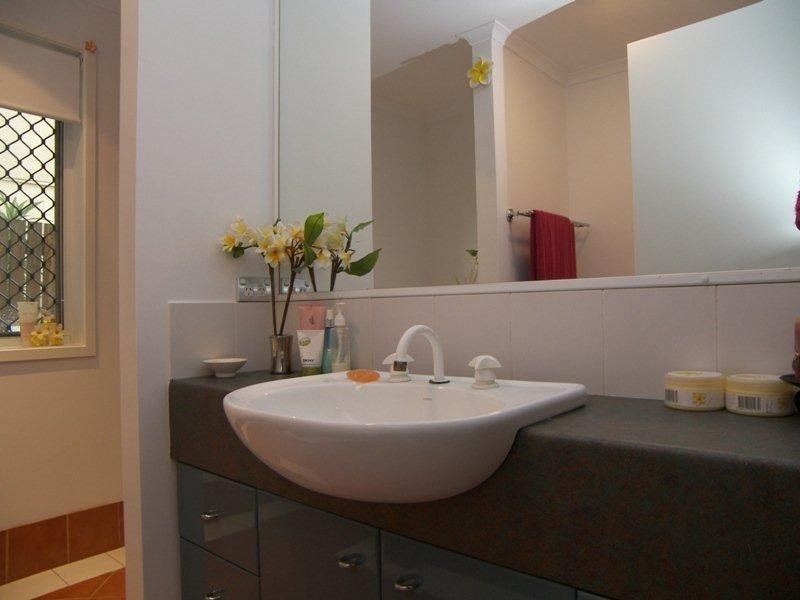 55 Cronin Avenue, Main Beach QLD 4217