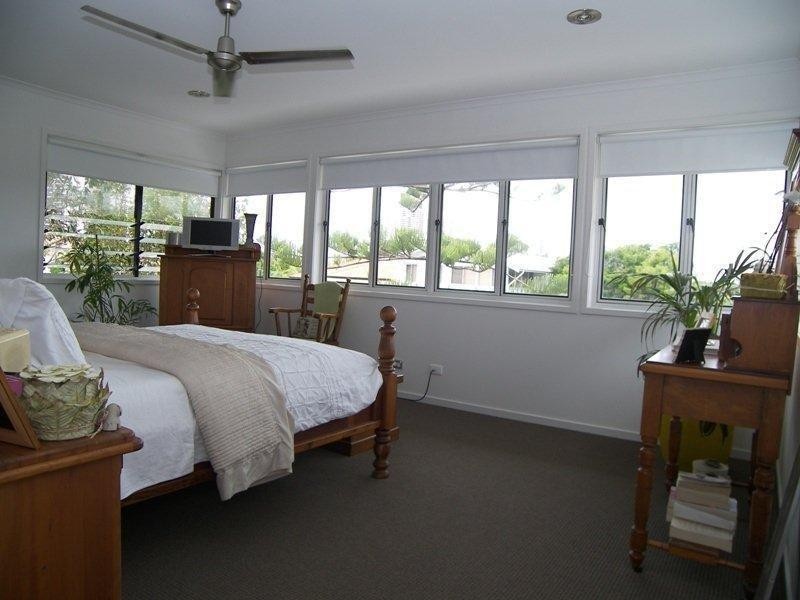 55 Cronin Avenue, Main Beach QLD 4217