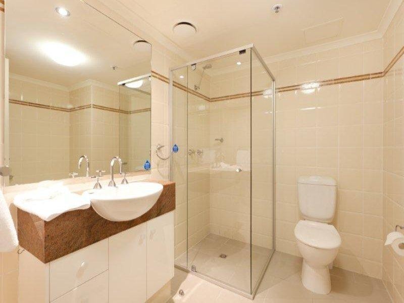 1 Hughes Avenue, Main Beach QLD 4217