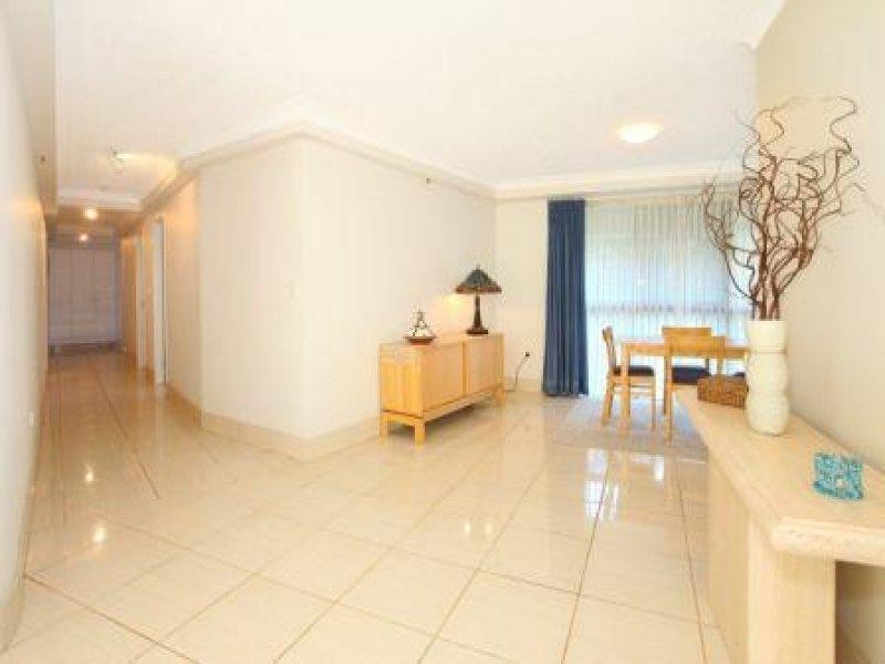 3 Cunningham Avenue, Main Beach QLD 4217