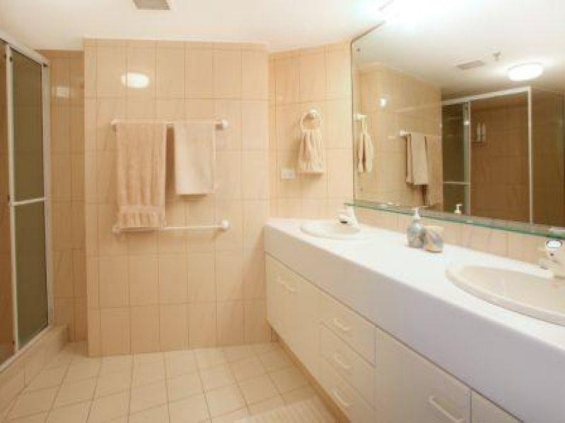 3 Cunningham Avenue, Main Beach QLD 4217