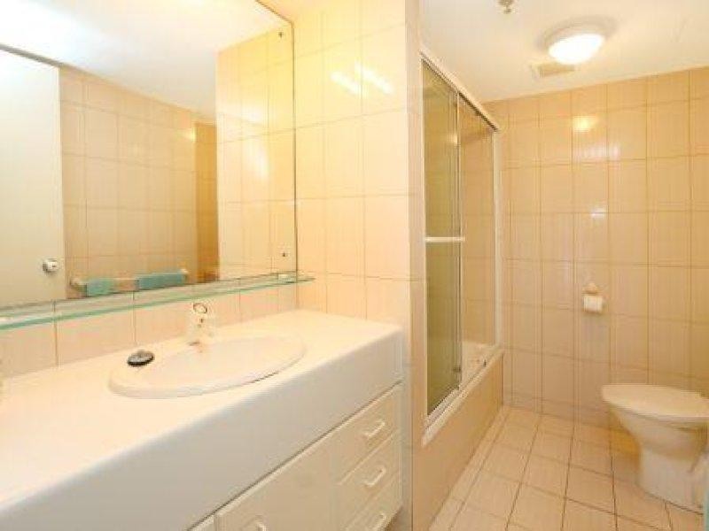 3 Cunningham Avenue, Main Beach QLD 4217