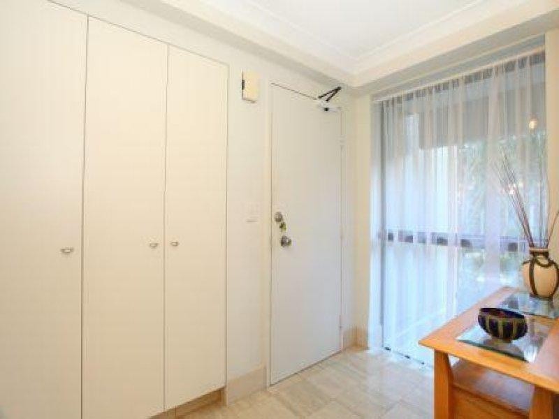 3 Cunningham Avenue, Main Beach QLD 4217