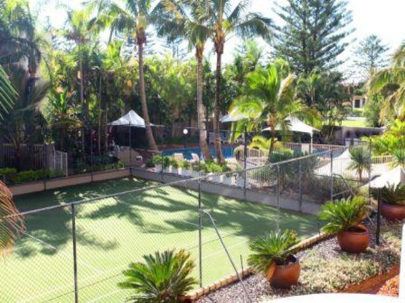 3 Cunningham Avenue, Main Beach QLD 4217