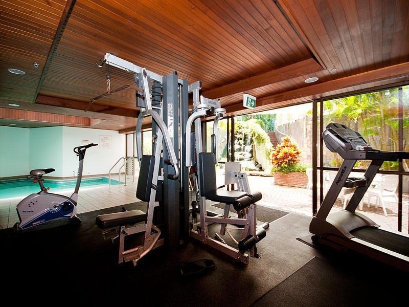 3 Cunningham Avenue, Main Beach QLD 4217