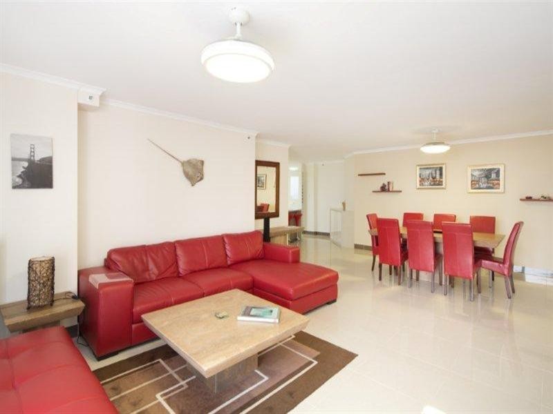 11 Hughes Avenue, Main Beach QLD 4217