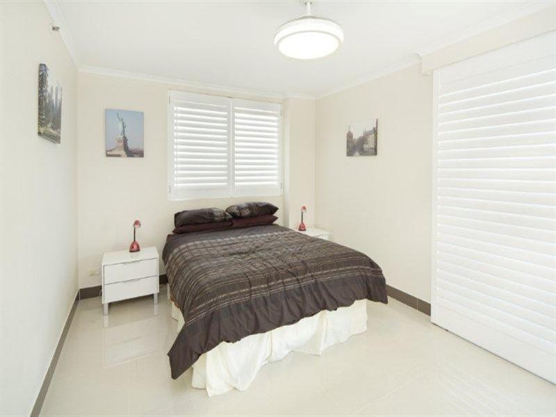 11 Hughes Avenue, Main Beach QLD 4217