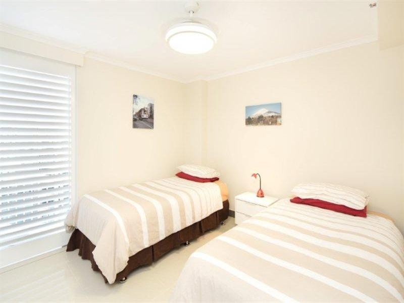 11 Hughes Avenue, Main Beach QLD 4217