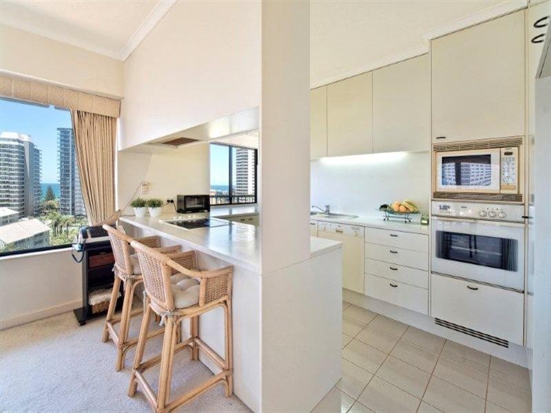 24 Breaker Street, Main Beach QLD 4217