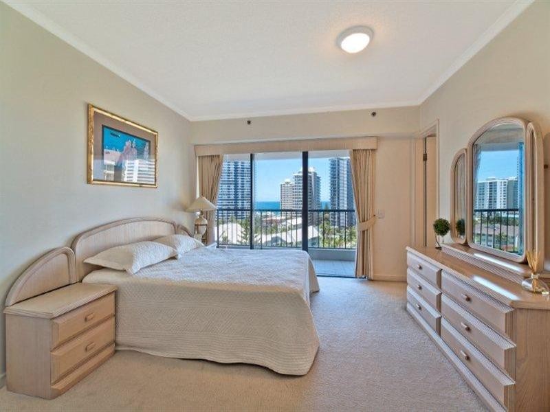 24 Breaker Street, Main Beach QLD 4217