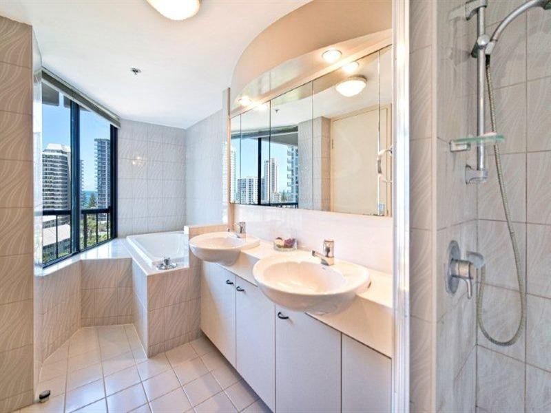 24 Breaker Street, Main Beach QLD 4217