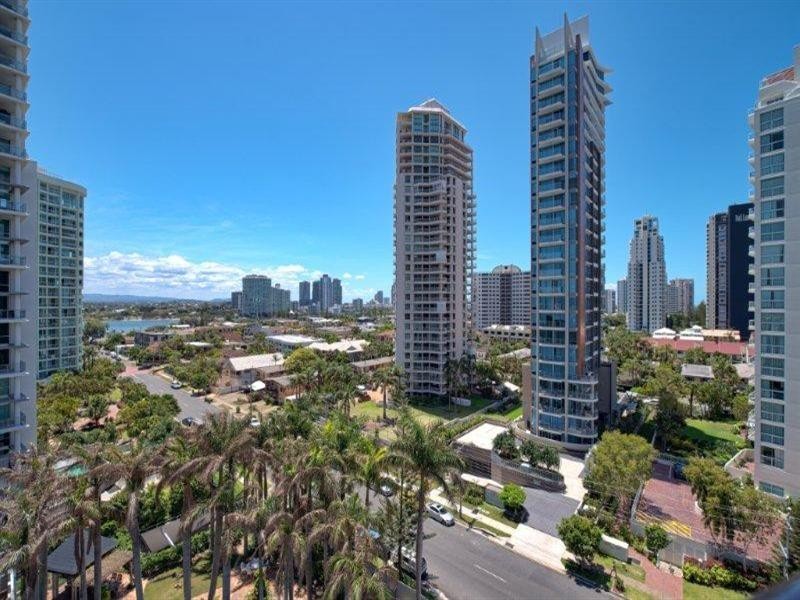 24 Breaker Street, Main Beach QLD 4217