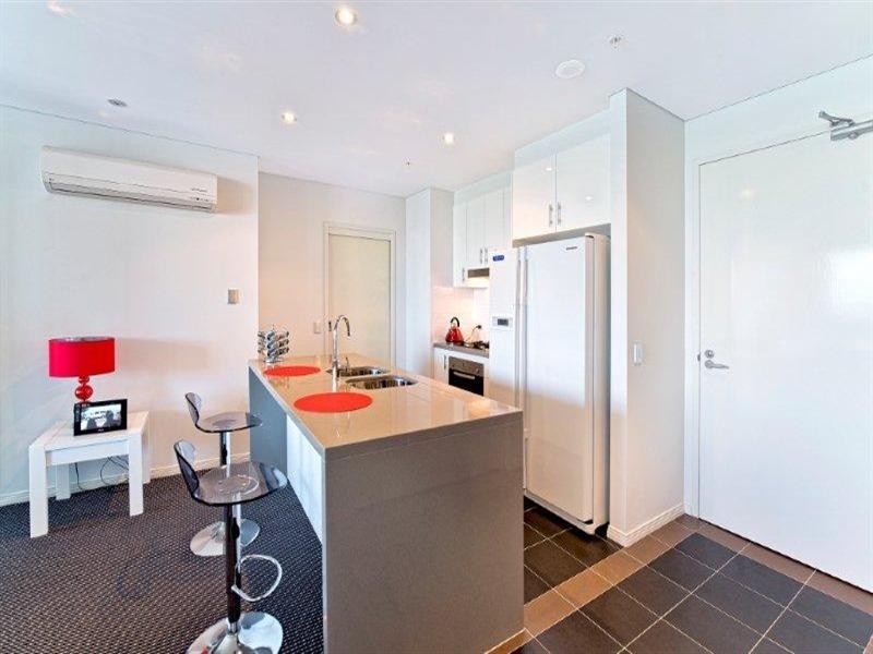 2 Aqua Street, Southport QLD 4215