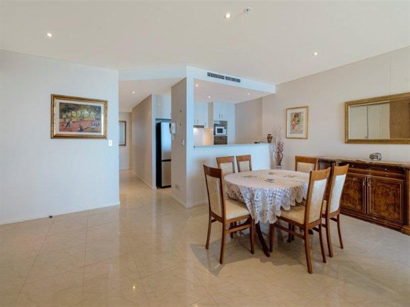 1 Como Crescent, Southport QLD 4215