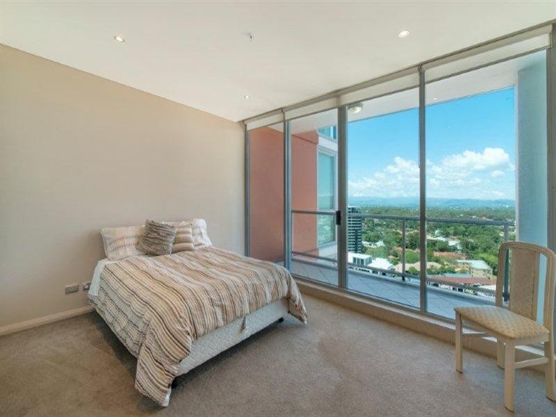 1 Como Crescent, Southport QLD 4215