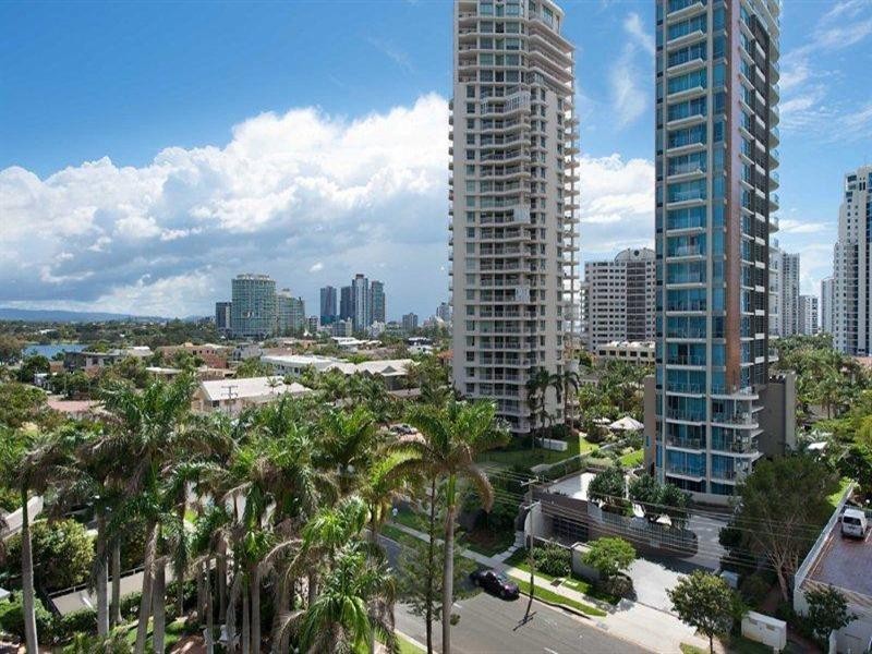 24 Breaker Street, Main Beach QLD 4217