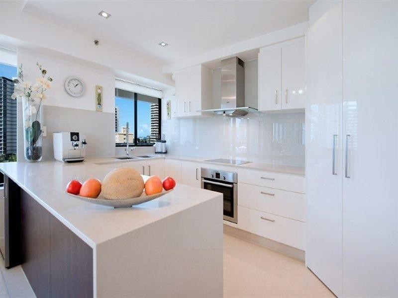 24 Breaker Street, Main Beach QLD 4217